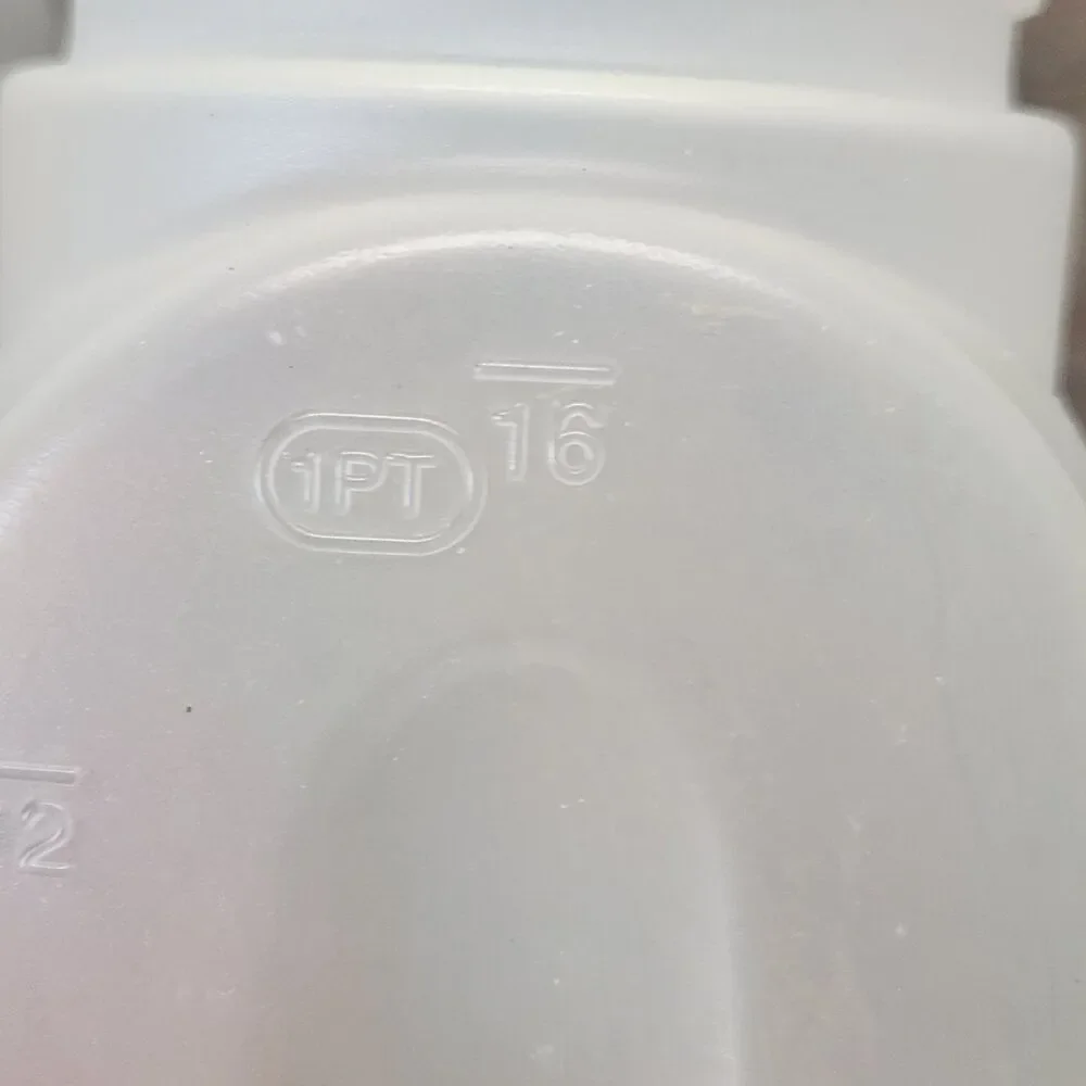 Rubbermaid Servin Saver Pitcher 2 QT & 1 Pt Beverage Container 1 Red Flip Lid